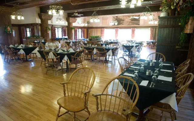 Glacier Park Lodge