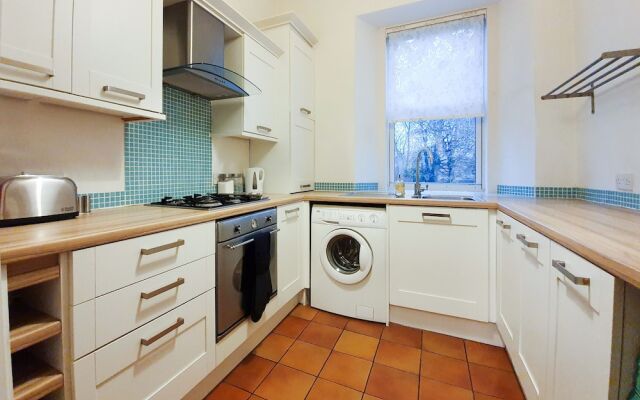 Linburn House Apartment