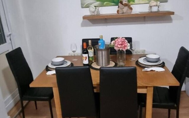 Lovely 5-bed House in London