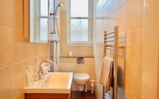 1 Bedroom Flat With Box Room In Edinburgh