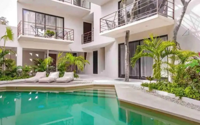 Saskab 10 Lovely 2BR PH, minutes from the sea & downtown!