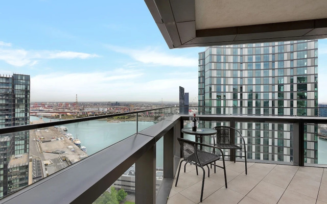 Wyndel Apartments Riverside on Collins