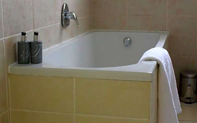 71 on Albert Guest House