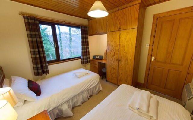 Otter With Mountain View and Enclosed Decking