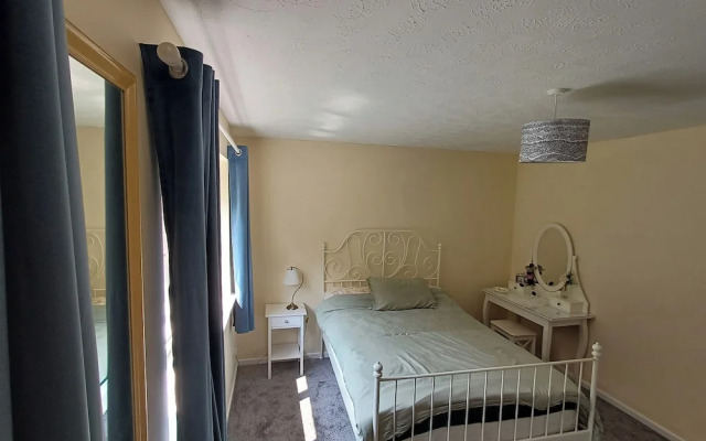 3 Bed House - Sleeps 5 - Pets - Parking