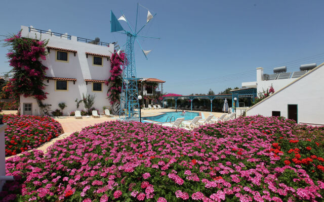 Paul Marie Hotel & Bungalows