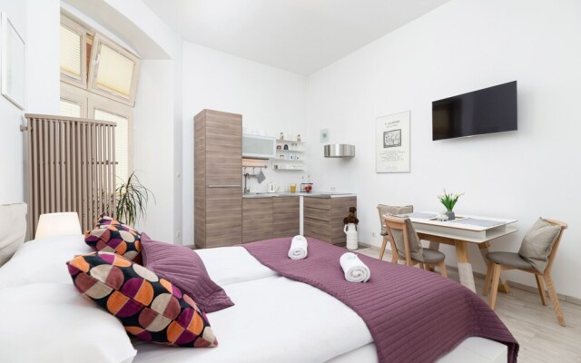 Modern Studio Kantor by Renters