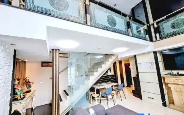 Luxurious 5-Bedroom Condo in Central Bangkok with Rooftop Pool