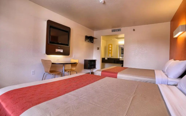 Super 8 by Wyndham Petaluma