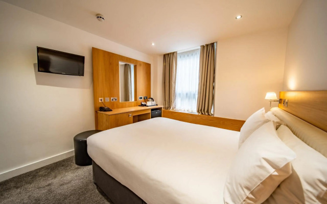 V Hotel Bencoolen