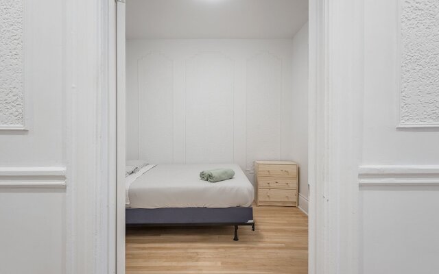 Beautiful Private Bedroom in Mile-End