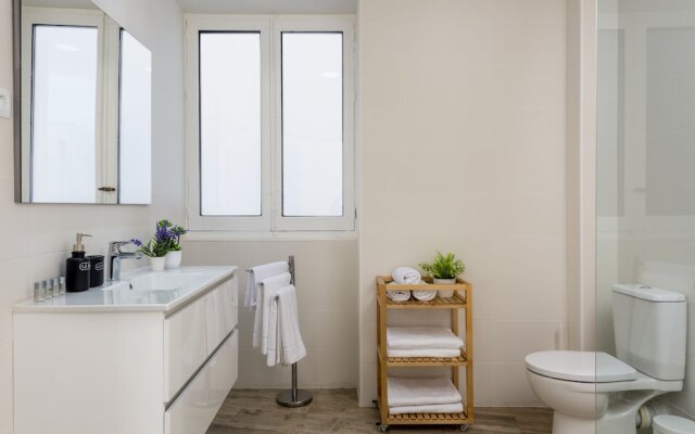 Bright & Large 4bd. Apartment With Views to the Alcazaba. Zegrí