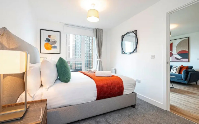 Waterside Flat in Central Leeds
