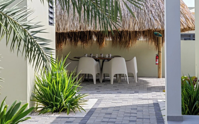 Villa pura vida with pool at mambo beach