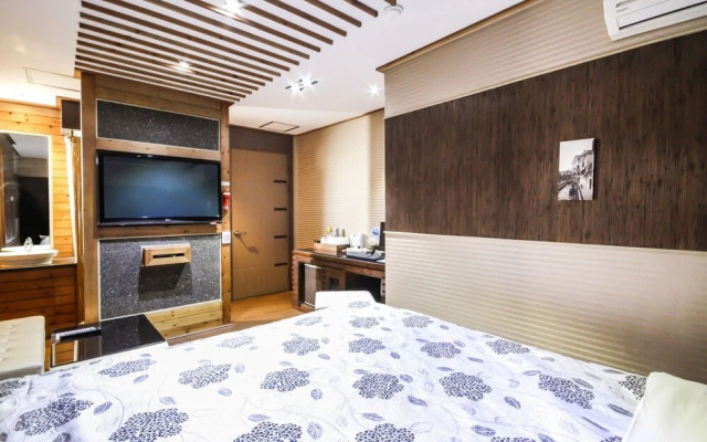 Hotel Rugo in Junghwasan-dong Jeonju