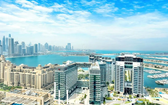 LUX Iconic Views at Palm Tower Suite 2