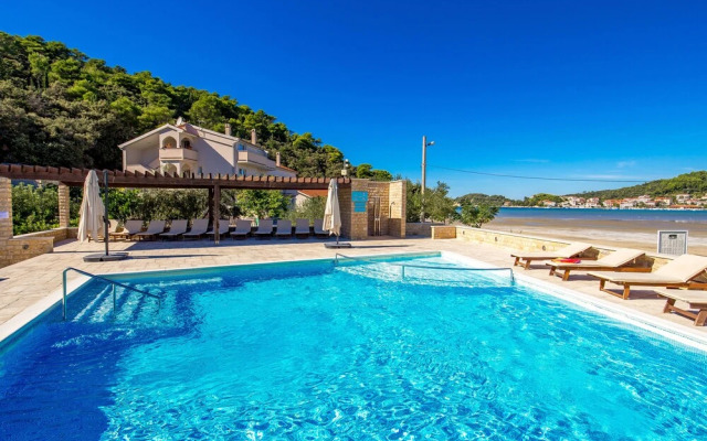Lando Resort