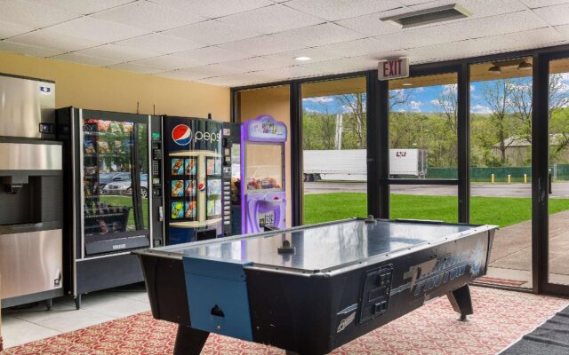 Clarion Inn & Suites Stroudsburg - Poconos