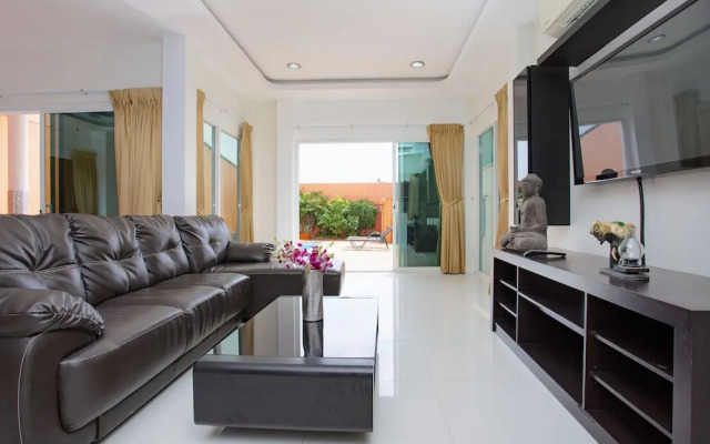Holiday Bliss 3BR Pool Villa Lancelot 2