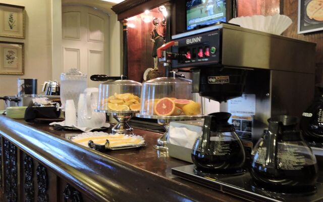 New Orleans Courtyard Hotel and Suites by the French Quarter