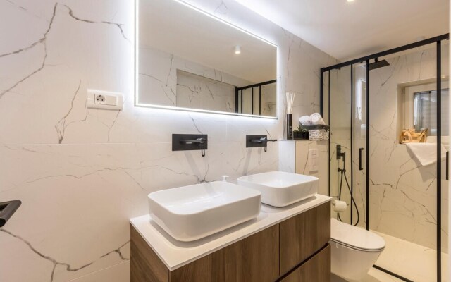 Amazing Home in Supetar With Jacuzzi, Wifi and 2 Bedrooms