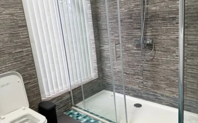 Charming Birmingham 3 Bedroom Apartment