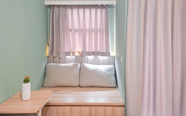 Simple Neutral Toned Studio Room At Parkland Avenue Apartment