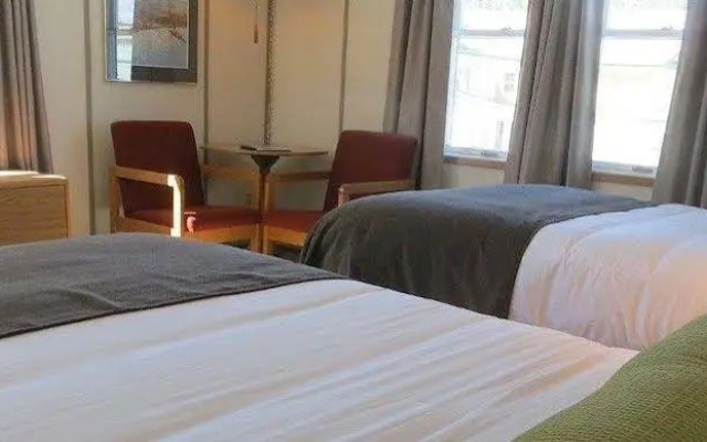 Triple J Hotel & Cabins