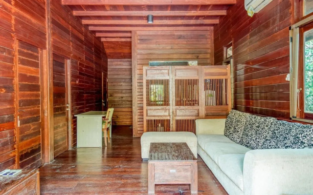 RedDoorz Resort @ Taman Wisata Mangrove