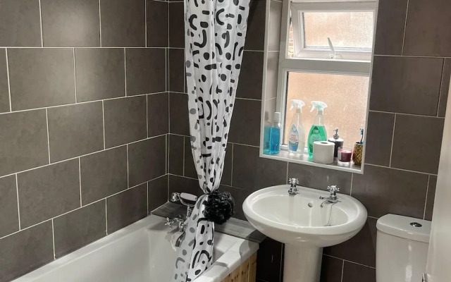 Stylish 1-bed Apt - Sleeps 4 - Parking - Wifi