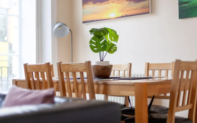 Spacious 3-bed flat by popular Waterloo