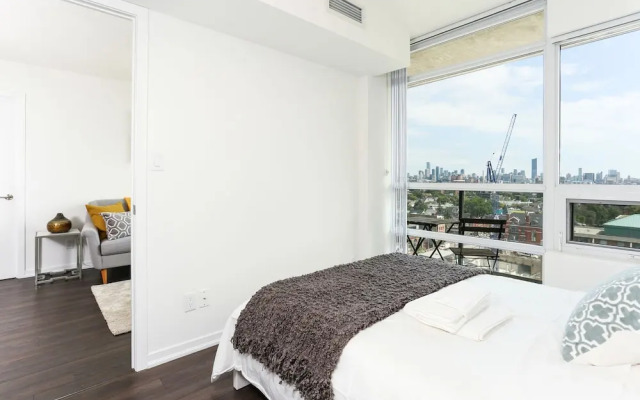 Platinum Suites - Fabulous CN Tower View. 2Bed 2Bath + Free Parking