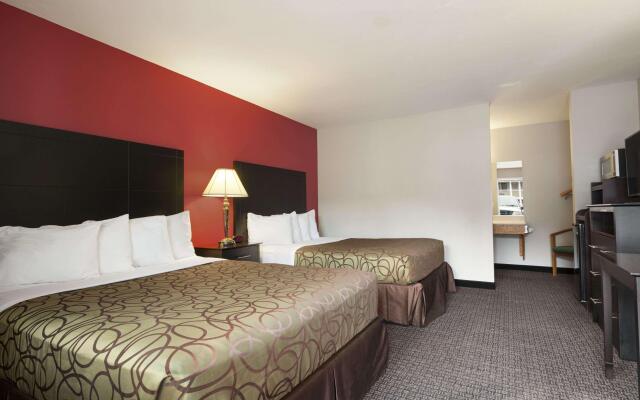 Travelodge by Wyndham Traverse City MI