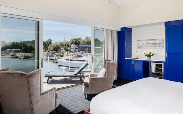 The Boathouse Waterfront Hotel & Marina