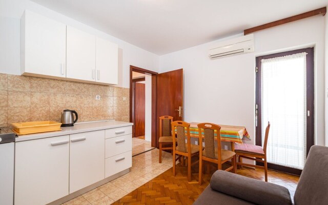 Apartment Ljubica With Nice Garden 1