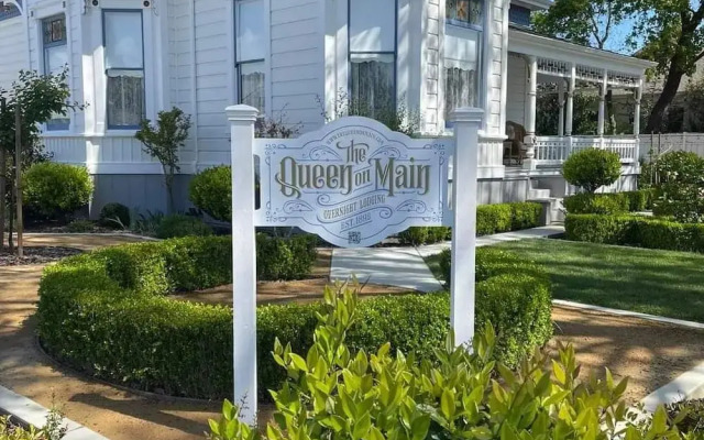 The Queen On Main