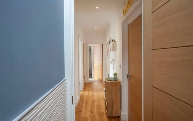 Central Designer 2 Bedroom Apartment in Portland Square