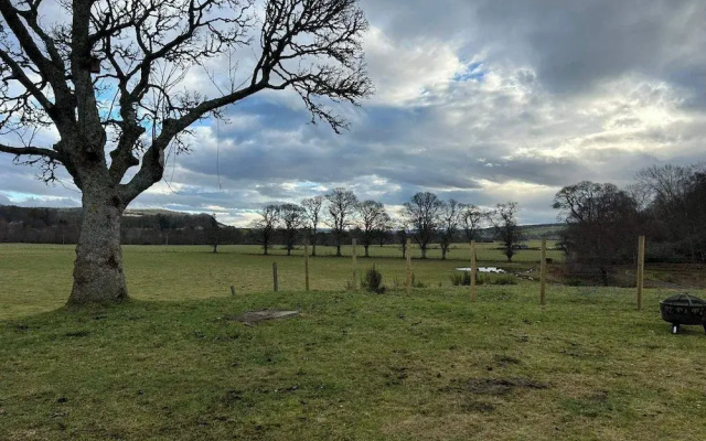 Hot tub - Garden - Bbq - Parking - Pets - Sleeps 6