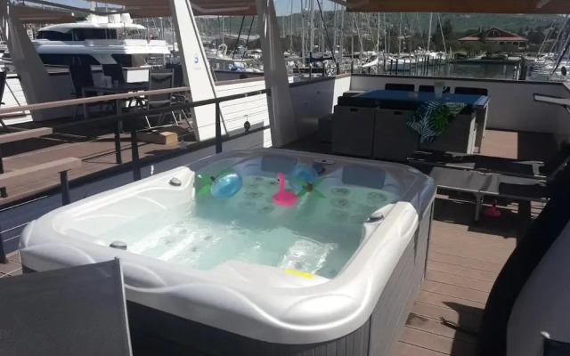 Adela Floating House
