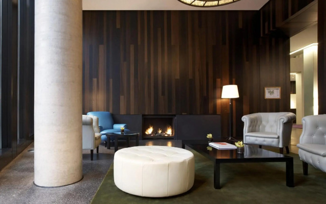Empire Riverside Hotel