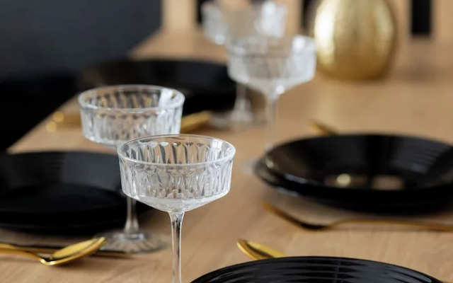 Apartment With Parking by Renters