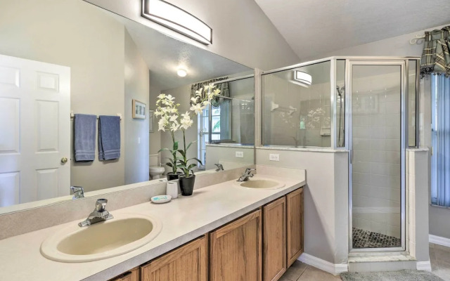 Kissimmee Retreat: Fenced-in Yard w/ Pool!