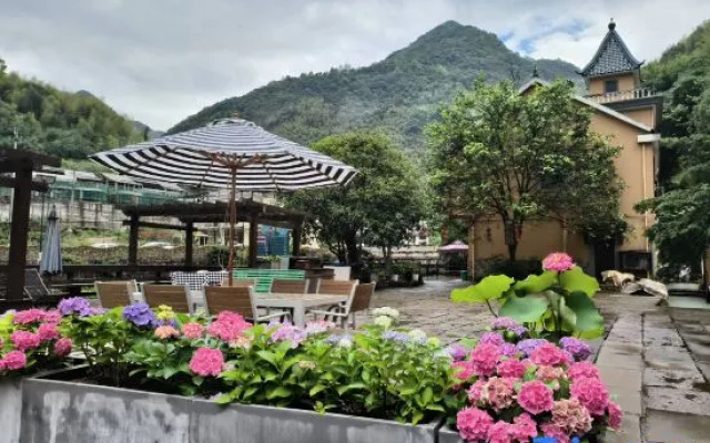 Liangyu Guesthouse (Tonglu Shishe Village)