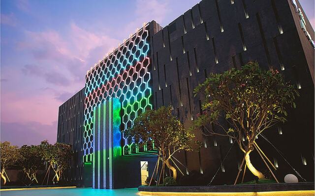 Royal Group Motel Feng Shan Branch