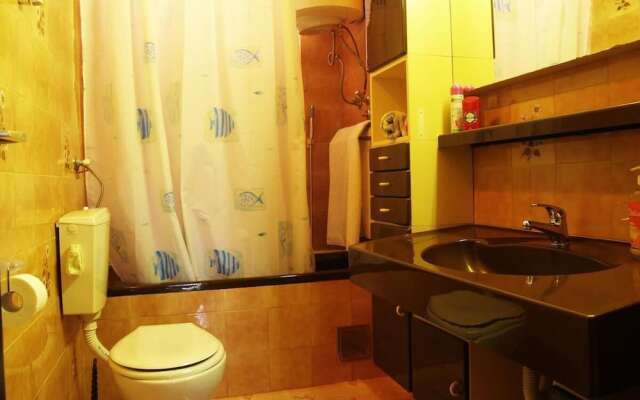 Schöne Ferienwohnung mit Terrasse, Roses