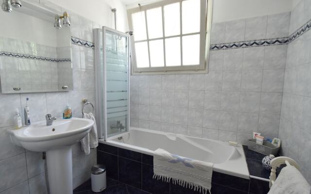 Modern Holiday Home in Languedoc-roussillon With Pool