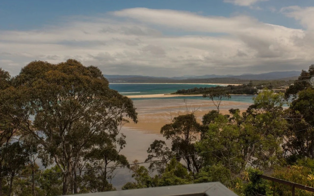 'Cliff 64' Cliff Top Home