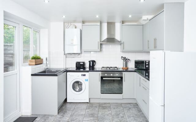 Stunning 3-bed House in Central Milton Keynes