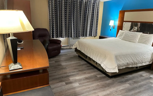 Motel 6 Iron Mountain