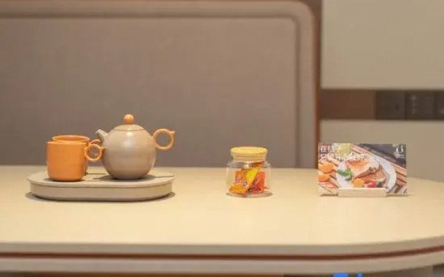 Orange Beihai Railway Station Square Hotel